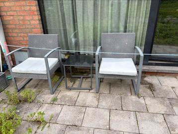 Tuinset 2 comfortabele zetels met kussen met bijhorend tafel beschikbaar voor biedingen
