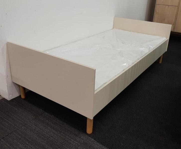 Quax Mood - Clay - Bed 90x200 cm DEMO, Huis en Inrichting, Slaapkamer | Bedden, Zo goed als nieuw, Eenpersoons, 90 cm, 200 cm