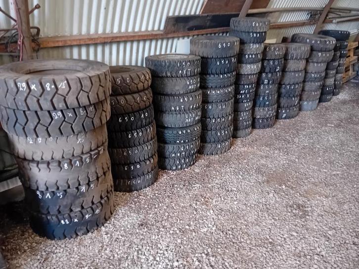 Heftruck banden, Articles professionnels, Machines & Construction | Chariots élévateurs & Transport interne, Chariot élévateur