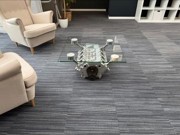 Salontafel met V8-motor (unieke stukken). beschikbaar voor biedingen
