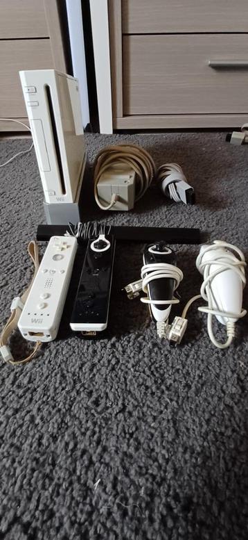 Wii spelconsole 2   + 2 random games beschikbaar voor biedingen