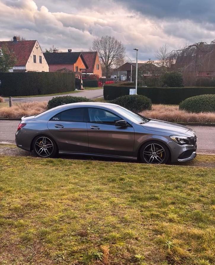 Cla 180, Auto's, Mercedes-Benz, Particulier, CLA, Benzine, Coupé, 5 deurs, Handgeschakeld, Zilver of Grijs, Zwart, Leder en Alcantara