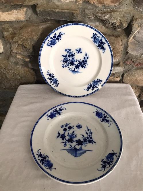 Set van 2 porseleinen borden uit Doornik., Antiek en Kunst, Antiek | Porselein, Ophalen of Verzenden