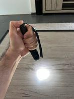 Lampe de poche puissante • 2 piles AA, Enlèvement, Comme neuf