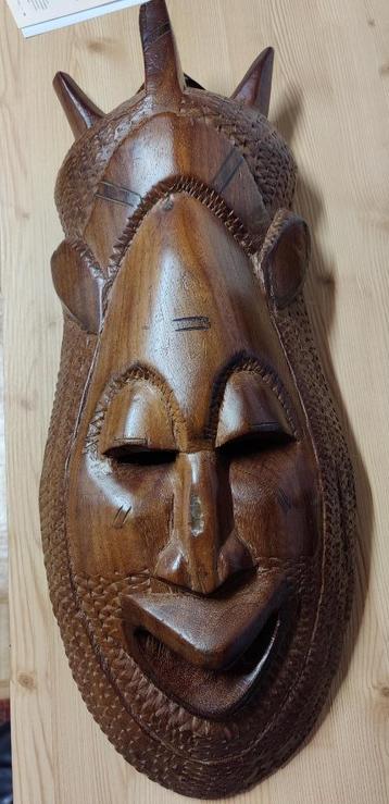Afrikaans masker handgesneden  beschikbaar voor biedingen