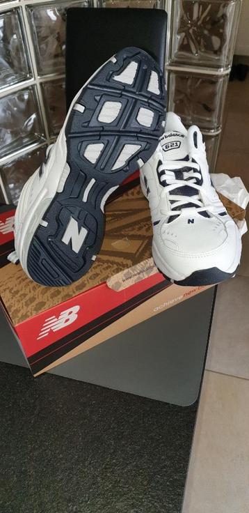 Schoen Klassiek en Sport 621 – “New Balance “ wit en blauw - beschikbaar voor biedingen