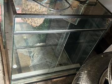 Glazen terrarium 60H x 60.5B x 41D beschikbaar voor biedingen