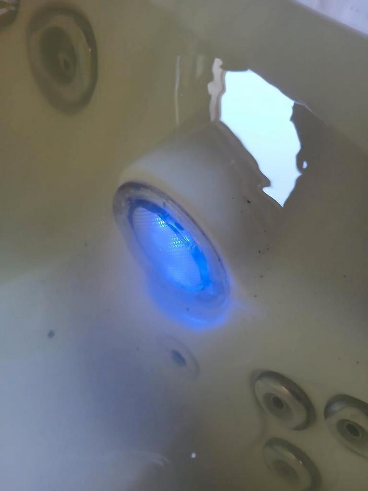 Gratis jacuzzi geleverd en 1 jaar garantie, Tuin en Terras, Waterpartijen en Fonteinen, Zo goed als nieuw, Waterval, Ophalen of Verzenden