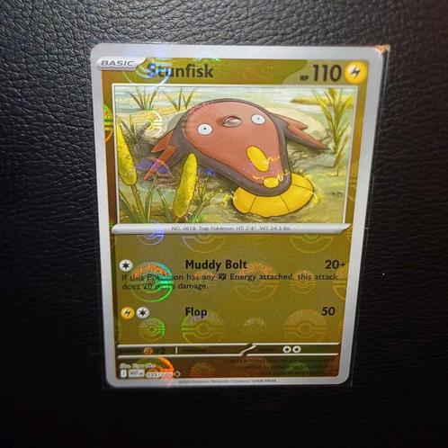 Modern Era: Stunfisk PB 035/086 White Flare, Hobby en Vrije tijd, Verzamelkaartspellen | Pokémon, Zo goed als nieuw, Ophalen of Verzenden