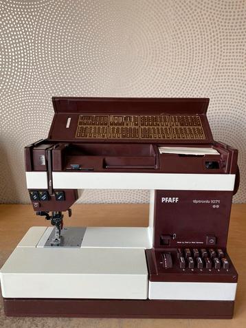 NAAIMACHINE PFAFF TIPTRONIC 1071 MET IDT DUBBEL TRANSPORT beschikbaar voor biedingen