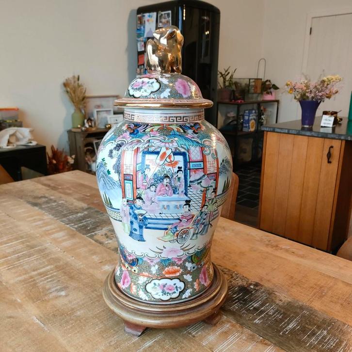 prachtige, handbeschilderde Chinese famille rose tempelpot, Antiek en Kunst, Antiek | Vazen, Ophalen