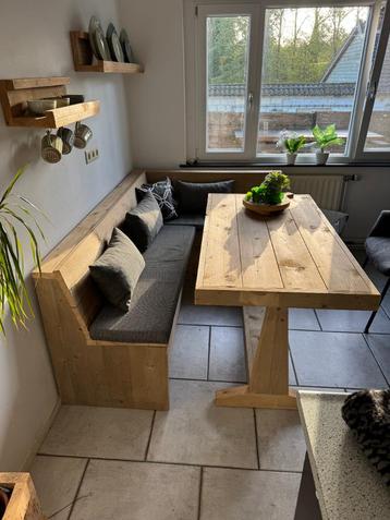 Oostenrijkse zithoek | Hoekbank | Tafel | Kussens beschikbaar voor biedingen