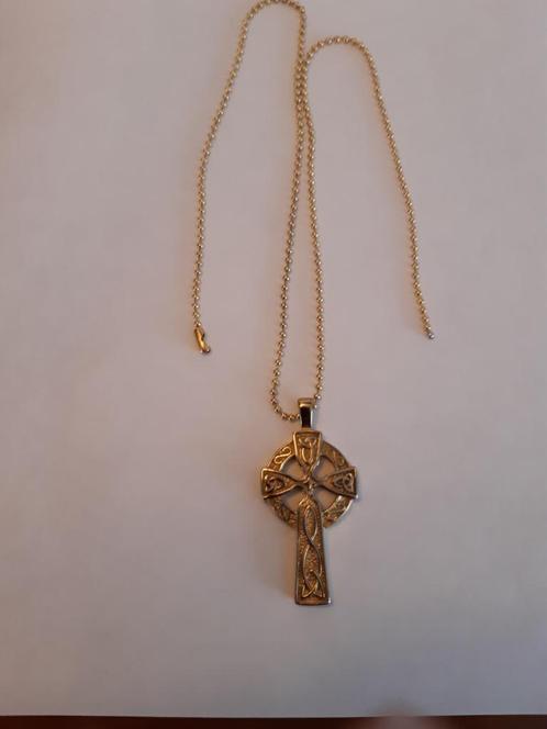 Croix celtique en acier inoxydable avec chaîne, Bijoux, Sacs & Beauté, Pendentifs, Neuf, Autres matériaux, Or, Croix ou Symbole