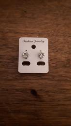 Zilveren oorbellen met heldere steen, Handtassen en Accessoires, Oorbellen, Wit, Nieuw, Ophalen of Verzenden, Knopjes of Stekers
