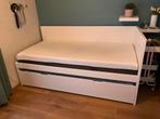 Eenpersoonsbed ikea met uitrolbaar logeerbed + 2 matrassen, Huis en Inrichting, Ophalen, Zo goed als nieuw, 200 cm, Matras