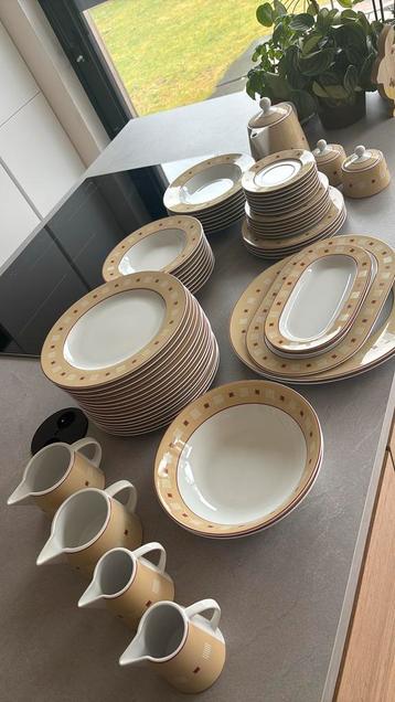 Servies 67-delig !! beschikbaar voor biedingen