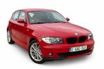 BMW 1 SERIE ✅116i GARANTIE AIRCO GEKEURD, Auto's, Euro 4, Onderhoudsboekje, Velours, Rood