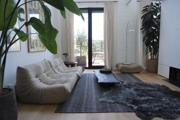 Ligne Roset TOGO – 2 × 2-seater + Ottoman - TOPSTAAT, Huis en Inrichting, Zetels | Zetels en Chaises Longues, Zo goed als nieuw
