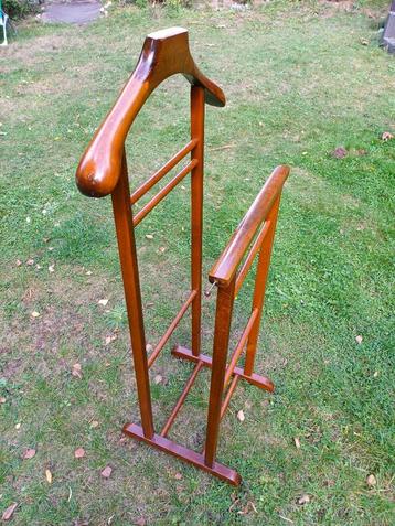 Vintage dressboy beschikbaar voor biedingen