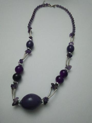 1970's ketting LDADPR met paarse kraaltjes beschikbaar voor biedingen