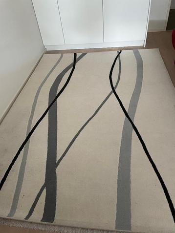 Tapis, poils ras, blanc et gris, 170x230 cm en bon état