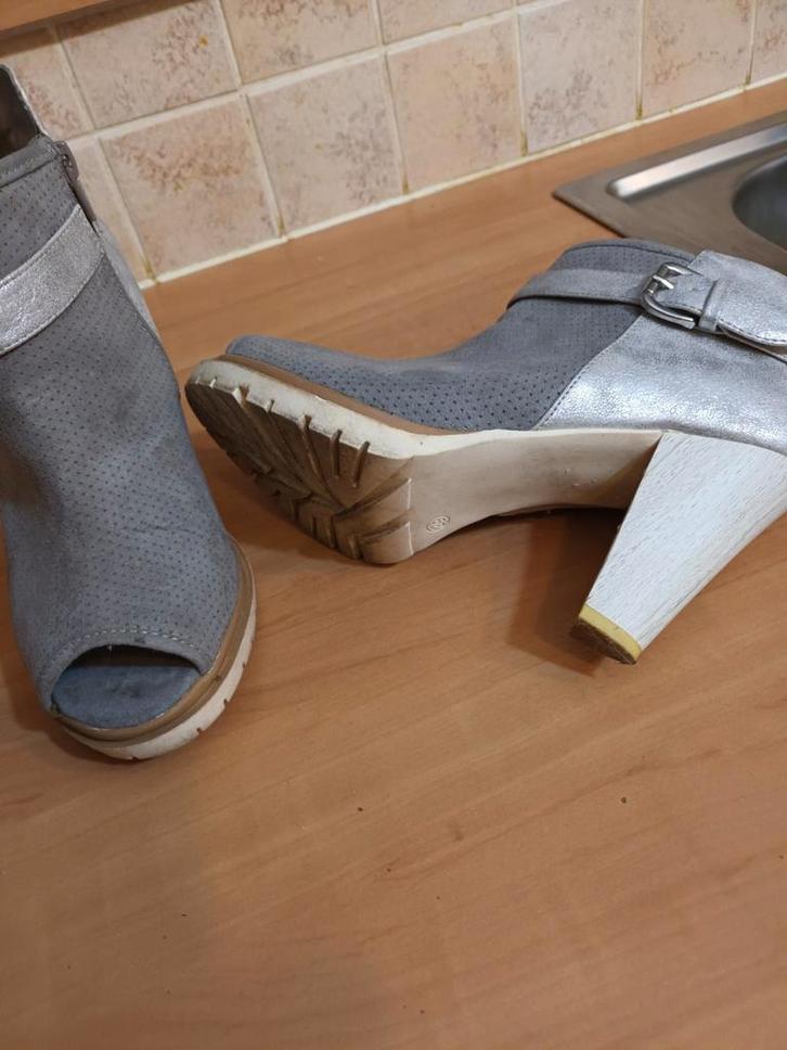 7 nouvelles bottines « YOU & I », Vêtements | Femmes, Chaussures, Gris, Enlèvement ou Envoi