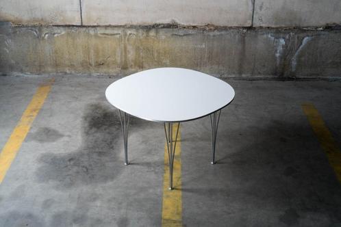 Fritz Hansen Supercircular eettafel, Maison & Meubles, Tables | Tables à manger, Utilisé, 50 à 100 cm, 50 à 100 cm, Quatre personnes