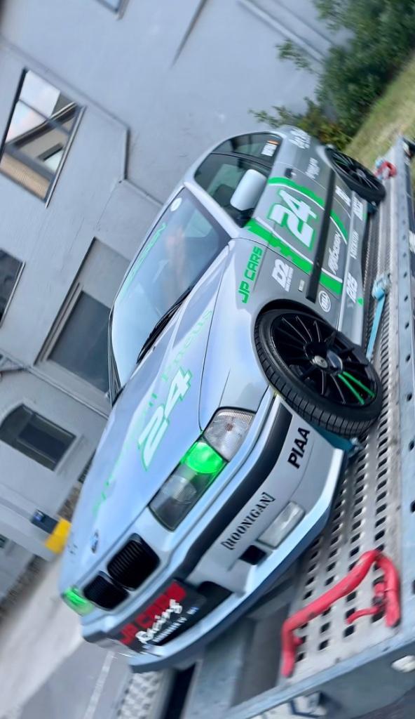 BMW e36 compact 323ti Trackday, Auto's, BMW, Particulier, 3 Reeks, Benzine, Coupé, 3 deurs, Handgeschakeld, Zilver of Grijs, Zwart