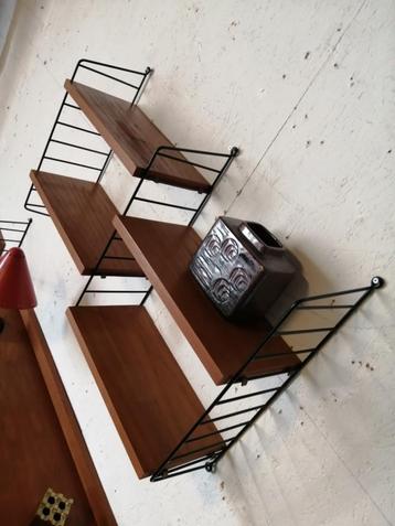 Retro Nisse String wandrekje, jaren 60 wandrek, boekenrek beschikbaar voor biedingen