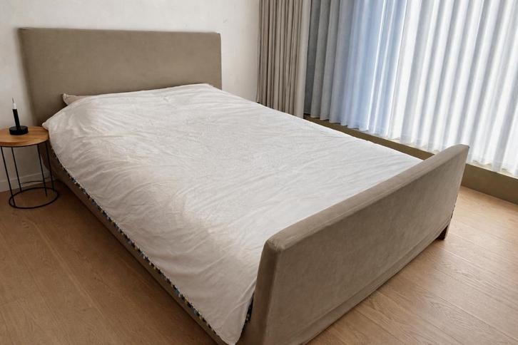 Bed Ikea, Huis en Inrichting, Slaapkamer | Bedden, Gebruikt, Twijfelaar, 160 cm, 200 cm, Stof, Bruin, Ophalen