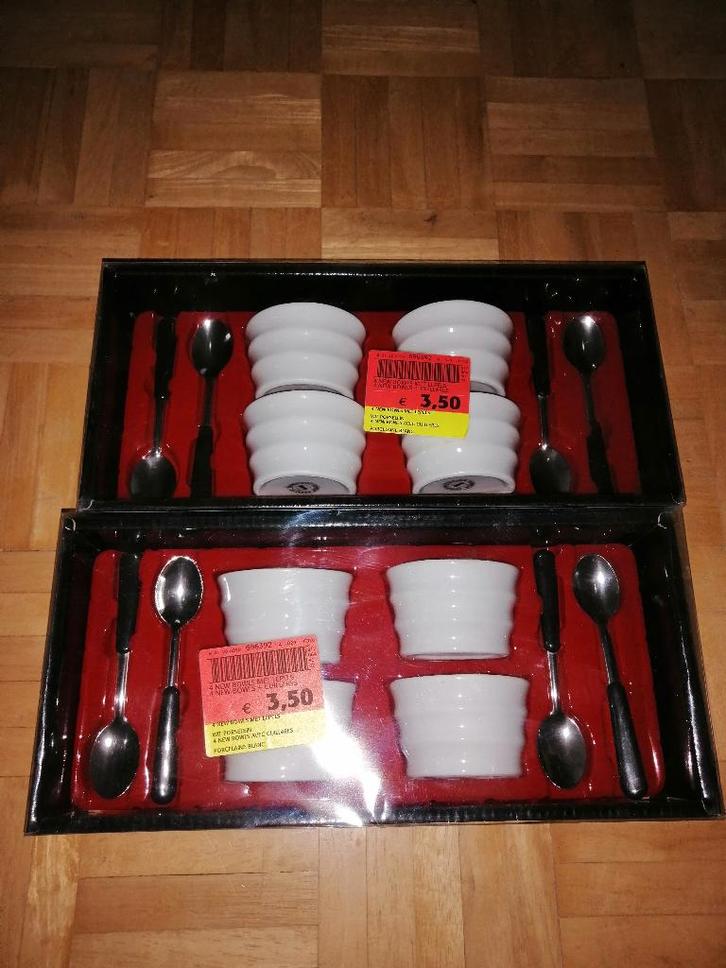 Aperitief potjes met lepeltjes. 2€ per doos., Huis en Inrichting, Keuken | Servies, Nieuw, Kom(men), Effen, Porselein, Ophalen