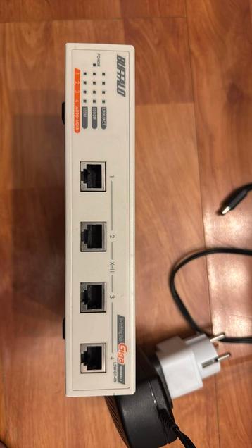 Bufallo 1000BaseT full-duplex LSW-GT-4W ethernetswitch beschikbaar voor biedingen