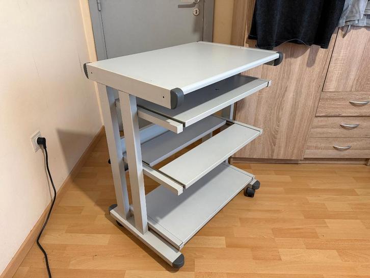 Bureau, tafel, Huis en Inrichting, Bureaus, Zo goed als nieuw, Bureau, Met wielen, Ophalen