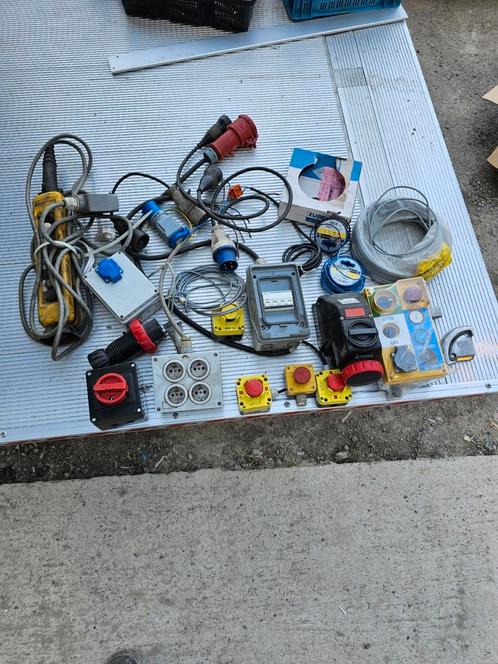 1 lot d électricité tout pour 80€, Bricolage & Construction, Électricité & Câbles, Comme neuf, Enlèvement ou Envoi