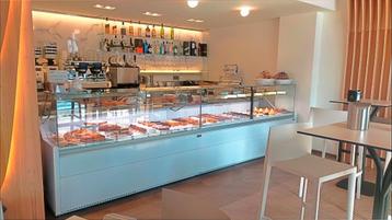 Comptoir sur mesure pour pâtisserie disponible aux enchères