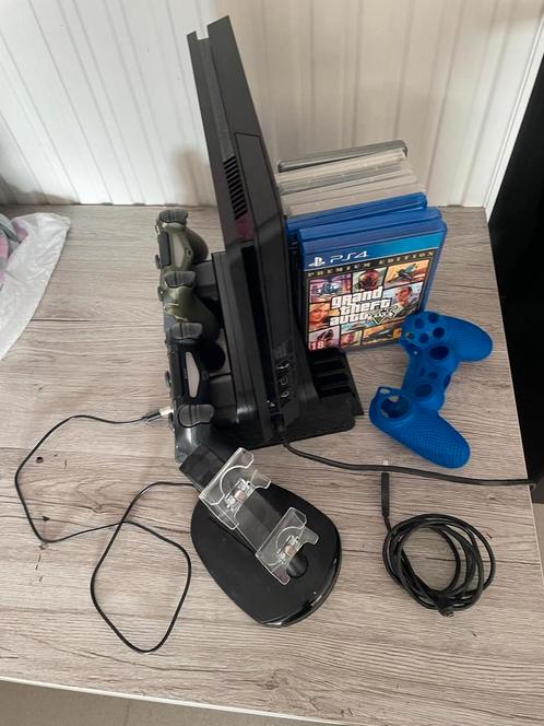 Playstation 4 met games en oplaadstations. 500gb, Games en Spelcomputers, Spelcomputers | Sony PlayStation 4, Gebruikt, 500 GB