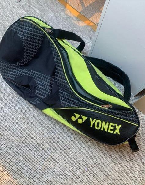 Grand sac badminton YONEX jaune et noir 3 poches, Sports & Fitness, Badminton, Comme neuf, Sac, Enlèvement ou Envoi