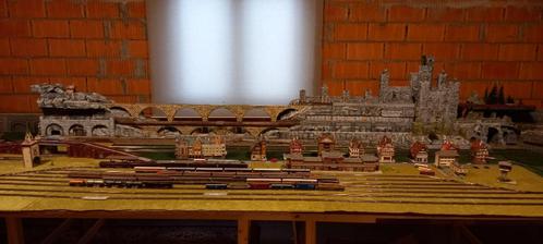 Modeltrein N reeks met kasteel  zonder tafels, 1000€, Hobby en Vrije tijd, Modeltreinen | N-Spoor, Ophalen