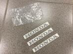 Lot de 3 autocollants HONDA de selle monoplace HONDA SS50, Motoren, Onderdelen | Honda, Nieuw