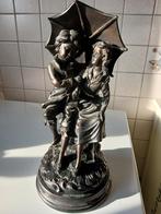 beeldje Koppetje met paraplu, Ophalen of Verzenden, Mens