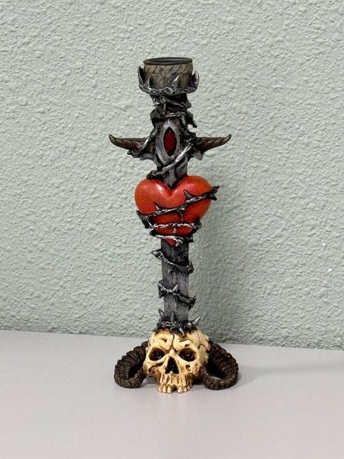Skull - Schedel zwaard hart Kandelaar goth emo fantasy deco, Huis en Inrichting, Woonaccessoires | Kandelaars en Kaarsen, Nieuw