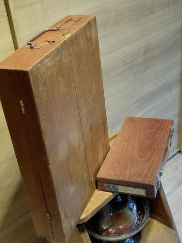 2 houten schilderskist,-koffer, verfkist + verftubes TALENS beschikbaar voor biedingen