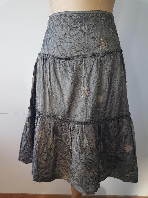 ESSENTIEL - Jolie jupe en soie brodée - T.42, Kleding | Dames, Rokken, Gedragen, Maat 42/44 (L), Ophalen of Verzenden