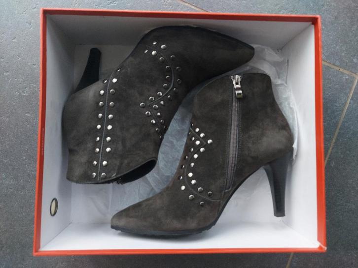 Grijze cowboy enkellaarsjes leer met studs Di Lauro 37 NIEUW, Kleding | Dames, Schoenen, Nieuw, Lage of Enkellaarzen, Grijs, Ophalen of Verzenden