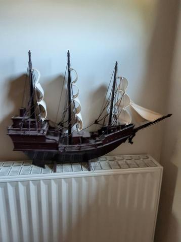 Miniatuur boot  in hout moet weg, Enlèvement