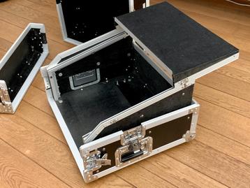 Flightcase 4u hoog 10u diep + laptopstand beschikbaar voor biedingen