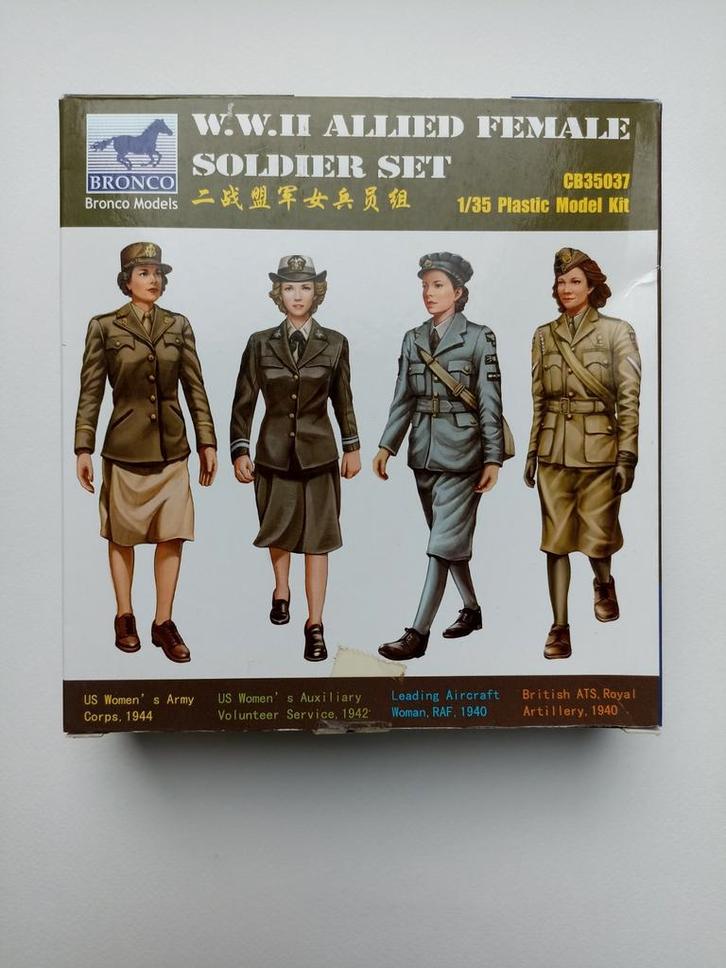 Bronco CB35037 WWII Allied Female Soldier Set, Hobby en Vrije tijd, Modelbouw | Figuren en Diorama's, Gebruikt, Ophalen of Verzenden