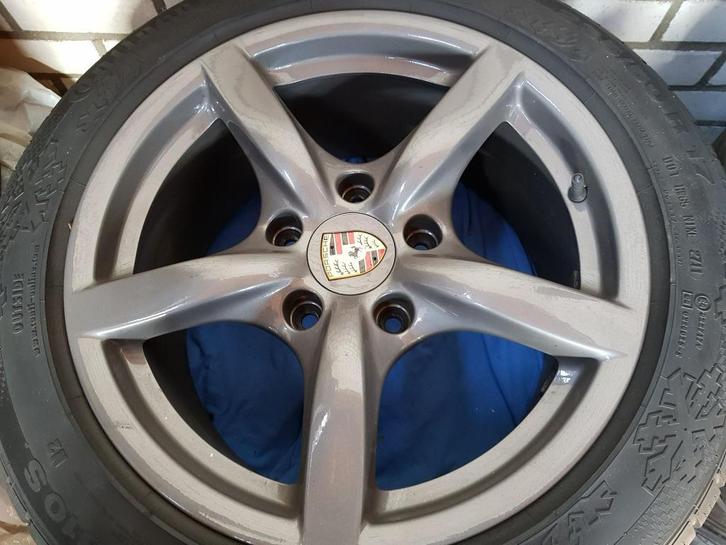 Mooie Porsche boxster 996 cayman velgen met winterbanden, Auto-onderdelen, Banden en Velgen, Velg(en), Winterbanden, 17 inch, 205 mm