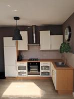 Keuken met koelkast en oven en vaatwasser, Ophalen