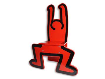 Chaise pour enfant/objet décoratif Keith Haring rouge Nouvea disponible aux enchères